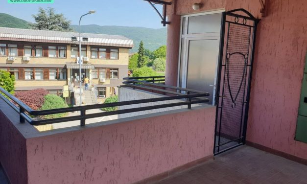 NA PRODAJU DVA APARTMANA U BAJINOJ BAŠTI